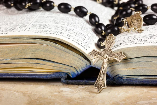 Rosary beads, cross and Bible — Stock Photo, Image