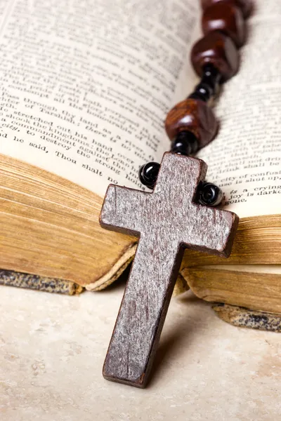 Rosary beads, cross and Bible — Stock Photo, Image