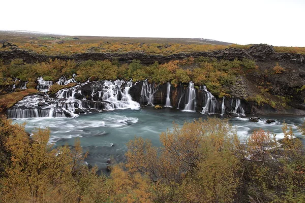 Hraunfossar Kaskad Små Vattenfall Som Rinner Floden Hvita Vesturland Island — Stockfoto