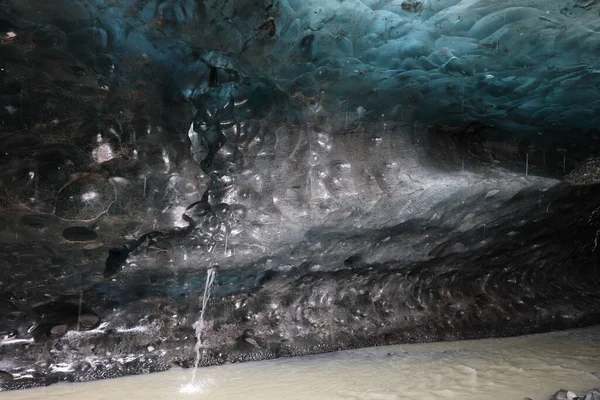 Ijsgrot Aan Noordelijke Oever Van Glaciale Lagune Joekulsarlon Gletsjer Breidamerkurjoekull — Stockfoto