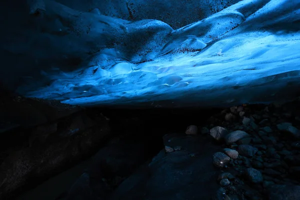 Ijsgrot Aan Noordelijke Oever Van Glaciale Lagune Joekulsarlon Gletsjer Breidamerkurjoekull — Stockfoto