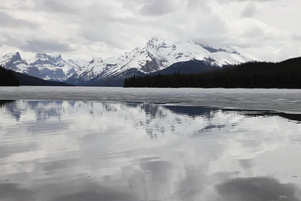 Canada Alberta Jasper National Park Maligne Lake — Stok fotoğraf