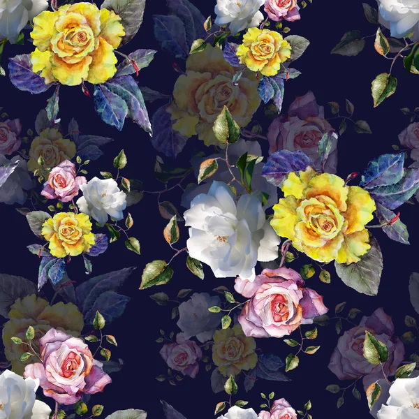 Menekşe arka planda farklı güller. Suluboya ve fotoğrafla boyanmış çiçekler. Dekorasyon duvar kağıtları ve kumaşlar için çiçeksiz desen.