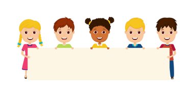 Çocukların pankartı var. Boş pankart ya da pankart taşıyan çocuklar. Çizgi filmlerdeki küçük kızlar ve oğlanlar afiş gösteriyorlar. Okul, anaokulu posterli, mutlu ve şirin çocuk resimleri. Vektör.