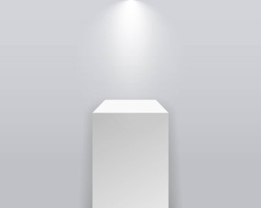 Yaya podyumu. White Stand platformu. Sahne ve sahne ışıkları olan 3D sütun. Ürün, müze ve galeri için kare ya da küp tabanı. Sergi salonu, sergi ve sergi için sütun modeli. Vektör.