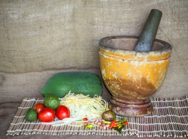 Yeşil papaya salatası yapma