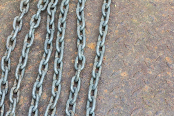 Heavy metal chain on metal plate — Stock Photo, Image