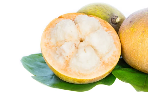 Santol Frucht auf weißem Hintergrund — Stockfoto