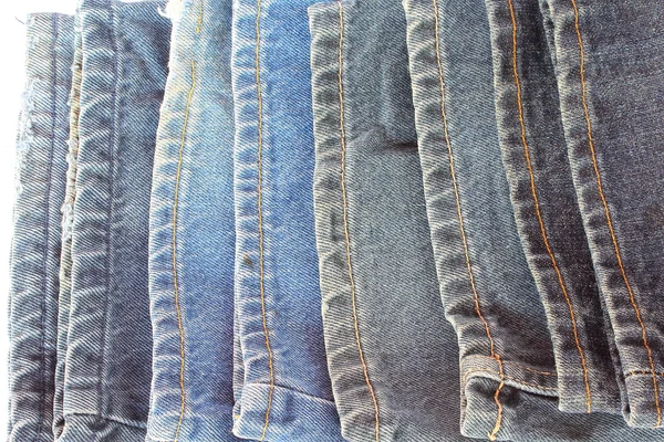 Stapel blauwe denim kleding — Stockfoto