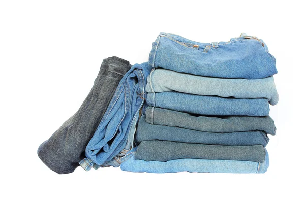 Stack av blå denim kläder — Stockfoto