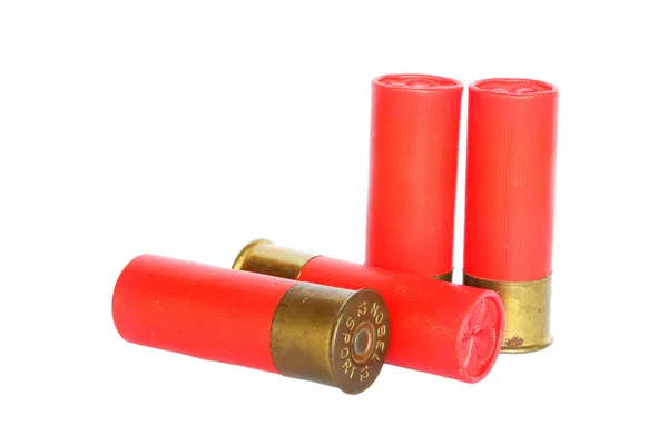 Červená brokové munice na bílém pozadí — Stock fotografie