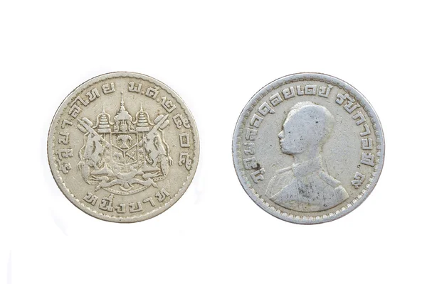 1 thai baht moneta isolata su sfondo bianco — Foto Stock