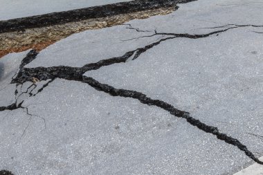 bozuk asfalt yol, kırsal alanlarda tabakası
