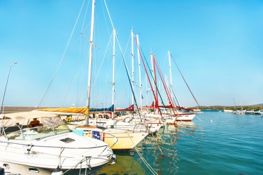 Yatlar liman Yunanistan kasabada