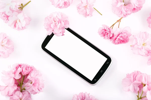 pembe kiraz çiçekleri tarafından çevrili mobil akıllı telefon