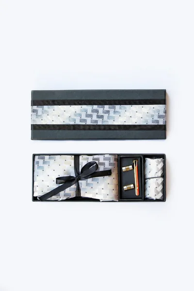 Cufflinks, tie and tie clip, handkerchief in gift box. — Stock Photo, Image