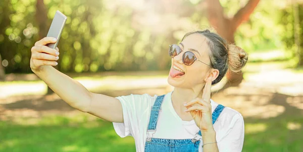 Happy Cheerful Young Girl Nature Taking Selfie Space Bun Hairstyle — Stockfoto