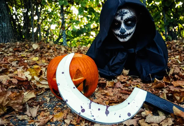 Fiatal Halloween Festék Arc Maszk Visel Fekete Motorháztető — Stock Fotó