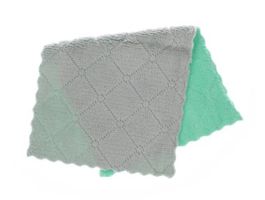 Beyaz arkaplanda yeşil bulaşık havlusu