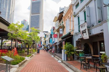 SINGAPORE - 19 Şubat 2017: Ünlü Restoranlar ve Boat Quay Caddesi 'ndeki bina