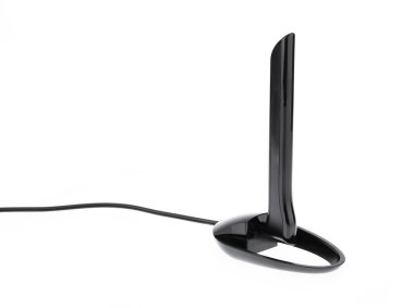 Beyaz arkaplanda anten izole edilmiş kablosuz yönlendirici.