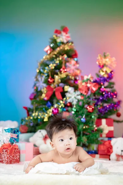 Cute Little Baby Christmas Box Prezent Boże Narodzenie — Zdjęcie stockowe