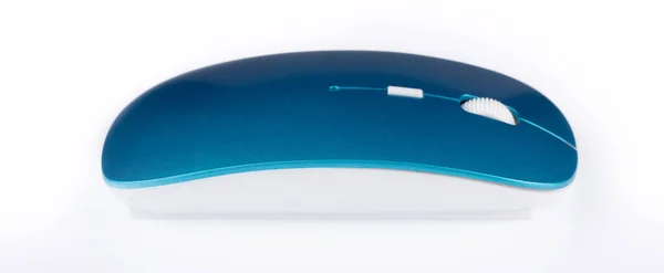 蓝色无线现代计算机鼠标 白色背景隔离 — 图库照片