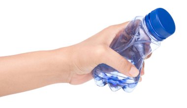 El ele tutuşma Plastik Çöp Şişesi beyaz arkaplanda izole.