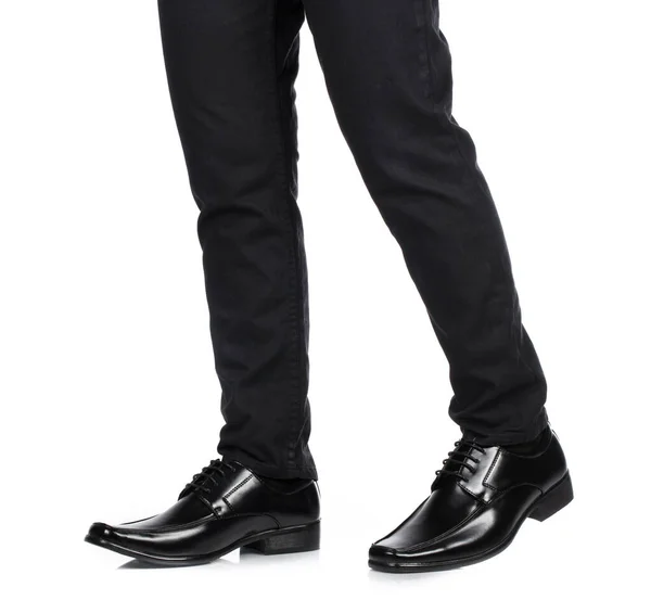Męskie Stopy Czarnych Spodniach Czarne Buty Odizolowane Białym Tle — Zdjęcie stockowe