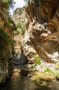 Kanyon ve nehir sözde Stretta di Longi, Galati Mamertino 'yu oluşturuyor.