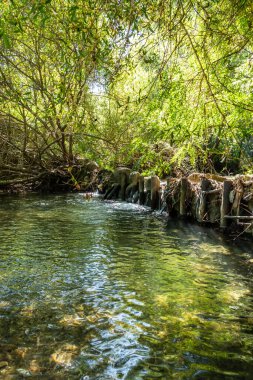 Kanyon ve nehir sözde Stretta di Longi, Galati Mamertino 'yu oluşturuyor.