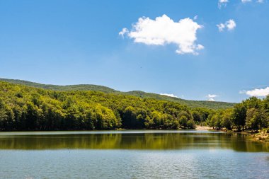 Nebrodi Park 'ta Maulazzo Gölü, Sicilya, İtalya
