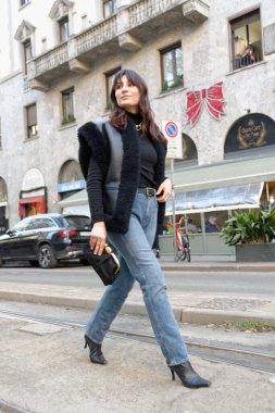 Moda haftasında Milano sokaklarında Clebrity