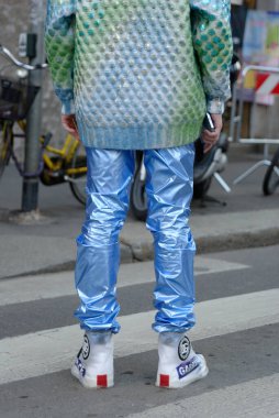 Moda haftasında Milano sokaklarında Clebrity