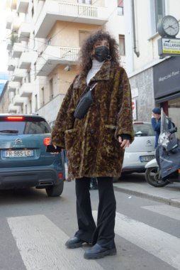 Moda haftasında Milano sokaklarında Clebrity