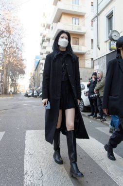 Moda haftasında Milano sokaklarında Clebrity
