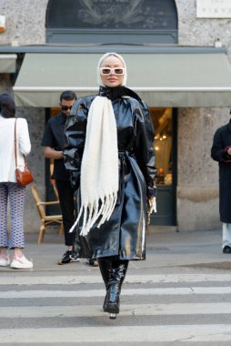 Moda haftasında Milano sokaklarında Clebrity