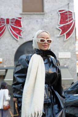 Moda haftasında Milano sokaklarında Clebrity