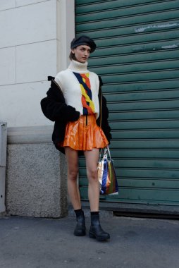 Kway defilesinden önce Milano sokaklarında yıldız ve şöhret