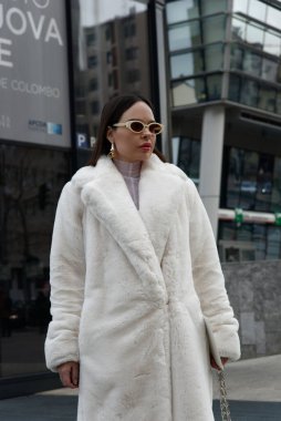 Moda haftası boyunca Milano sokakları - Şubat 2022 - Max Mara defilesinden önce