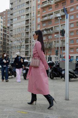 Moda haftası boyunca Milano sokakları - Şubat 2022 - Max Mara defilesinden önce