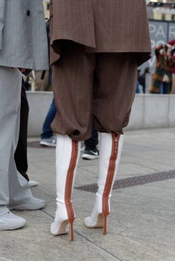 Moda haftası boyunca Milano sokakları - Şubat 2022 - Max Mara defilesinden önce