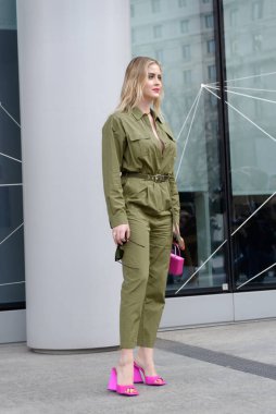 Moda haftası boyunca Milano sokakları - Şubat 2022 - Max Mara defilesinden önce