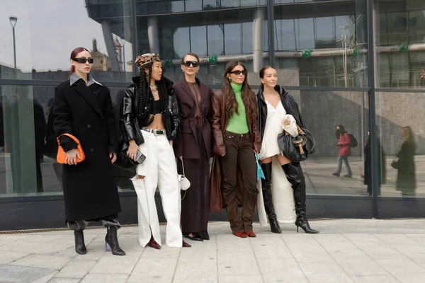 Moda Haftası Boyunca Milano Sokakları Şubat 2022 Max Mara Defilesinden — Stok fotoğraf