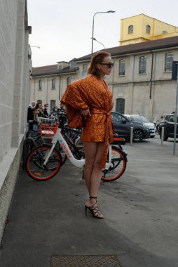 Konuklar, Milano Moda Haftası 'nda Prada defilesine katılacaklar. Şubat 2022