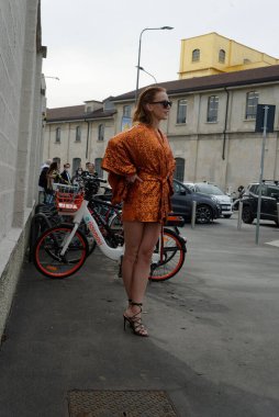 Konuklar, Milano Moda Haftası 'nda Prada defilesine katılacaklar. Şubat 2022