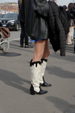 Konuklar, Milano Moda Haftası 'nda Prada defilesine katılacaklar. Şubat 2022