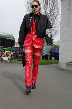 Konuklar, Milano Moda Haftası 'nda Prada defilesine katılacaklar. Şubat 2022