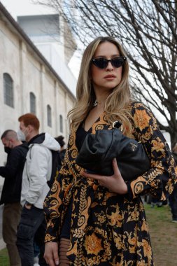 Konuklar, Milano Moda Haftası 'nda Prada defilesine katılacaklar. Şubat 2022