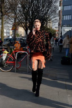 Konuklar, Milano Moda Haftası 'nda Prada defilesine katılacaklar. Şubat 2022